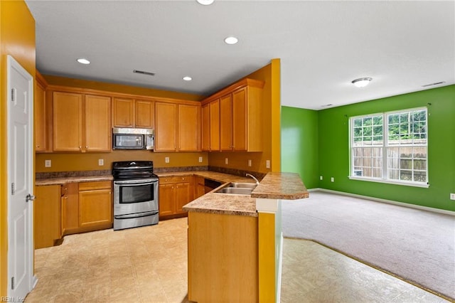10 Musket Ln, Hampton, VA 23666 - kitchen with stainless steel appliances, a peninsula, a breakfast bar, open floor plan, and light floors