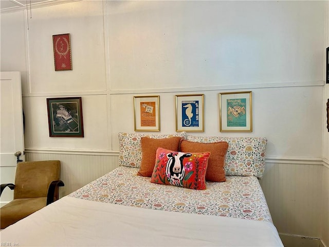 1301 Penguin Cir, Virginia Beach, VA 23451 - bedroom featuring wainscoting and a decorative wall