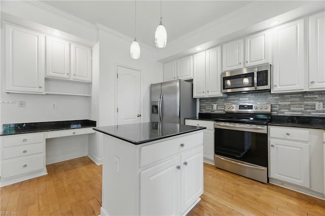 5308 Doral Woods Ct, Suffolk, VA 23435 - kitchen featuring stainless steel appliances, dark countertops, crown molding, backsplash, and white cabinetry