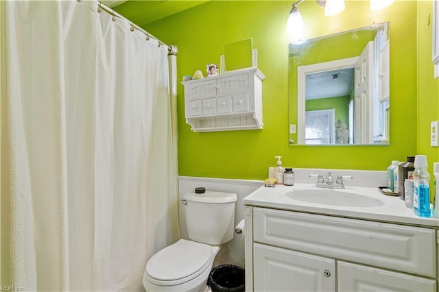 5425 Sweetwater Ct, Virginia Beach, VA 23462 - full bath featuring vanity, a wainscoted wall, and a shower with curtain
