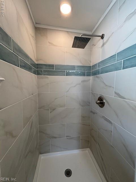 913 B St, Virginia Beach, VA 23451 - full bathroom featuring a tile shower and crown molding