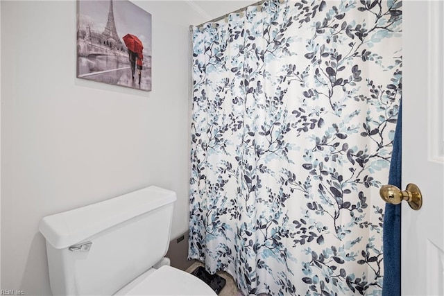 7501 River Rd Unit 4A, Newport News, VA 23607 - full bathroom featuring toilet and a shower with shower curtain