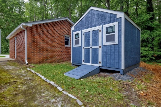 1405 Gravatt Ln, Virginia Beach, VA 23454 - view of shed featuring view of wooded area