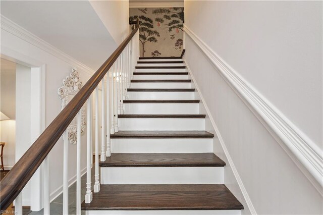 209 44th St, Virginia Beach, VA 23451 - stairs with ornamental molding