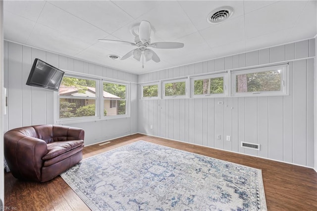 2 Sir Francis Wyatt Pl, Newport News, VA 23606 - sitting room with wood finished floors and ceiling fan