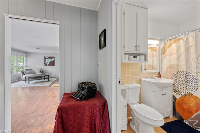 2 Sir Francis Wyatt Pl, Newport News, VA 23606 - full bathroom featuring wood finished floors, vanity, and a shower with shower curtain