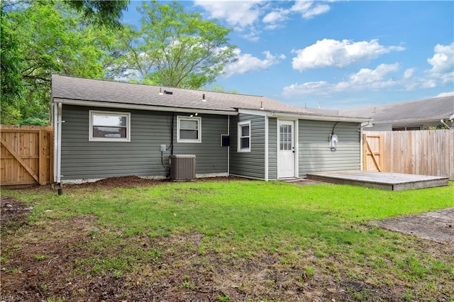 504 Day St, Hampton, VA 23661 - back of property with a deck