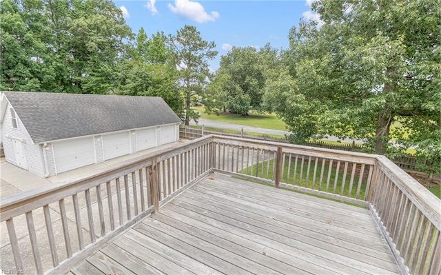 1304 Glen Burnie Ct, Virginia Beach, VA 23454 - wooden terrace with a fenced backyard, an outbuilding, and view of scattered trees
