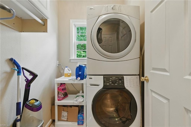 418 Rolling Hills Dr, Williamsburg, VA 23185 - laundry area with stacked washer / dryer