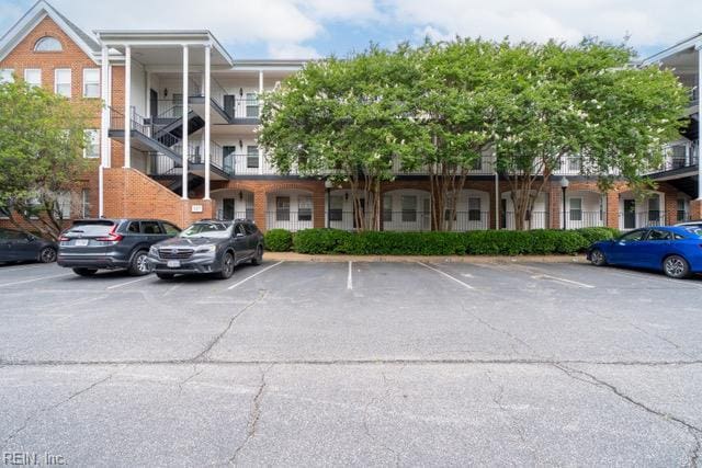 107 Westover Ave Unit 203, Norfolk, VA 23507 - view of property featuring uncovered parking