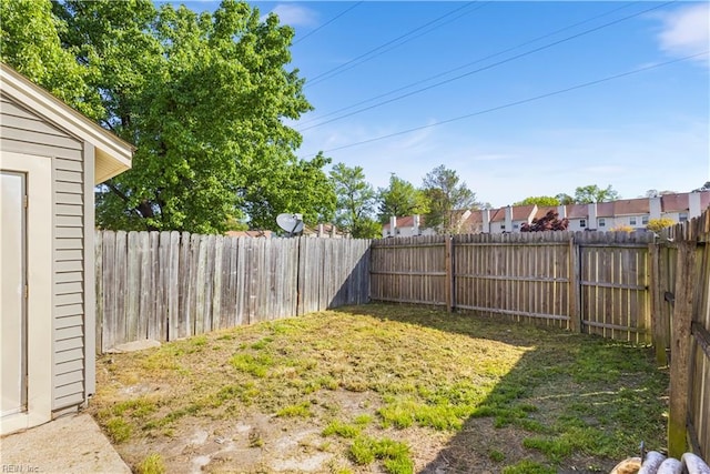 900 Monarch Dr, Virginia Beach, VA 23462 - fenced backyard featuring a residential view