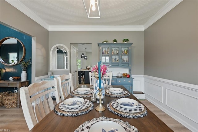 305 Ginkgo Ct, Suffolk, VA 23435 - dining area featuring wood finished floors, ornamental molding, and a wainscoted wall