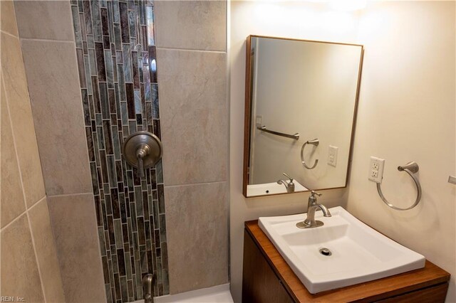 1029 Hannah St, Norfolk, VA 23505 - full bath featuring a tile shower and vanity