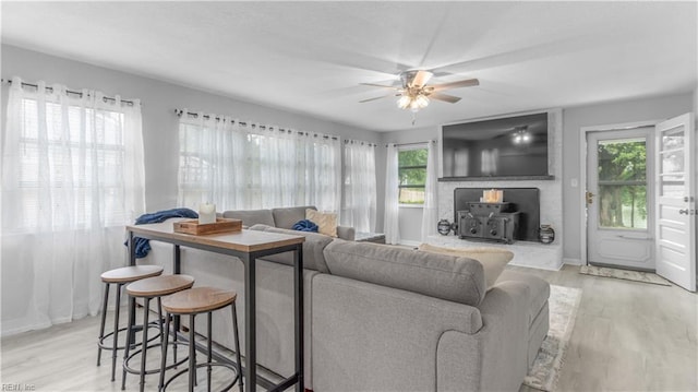 969 Sunnyside Dr, Virginia Beach, VA 23464 - living room featuring plenty of natural light, light wood-type flooring, and a ceiling fan