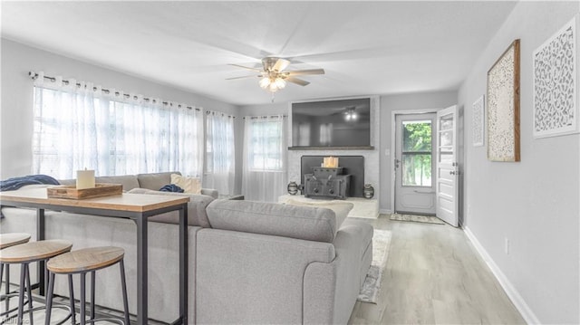 969 Sunnyside Dr, Virginia Beach, VA 23464 - living area with light wood finished floors and ceiling fan