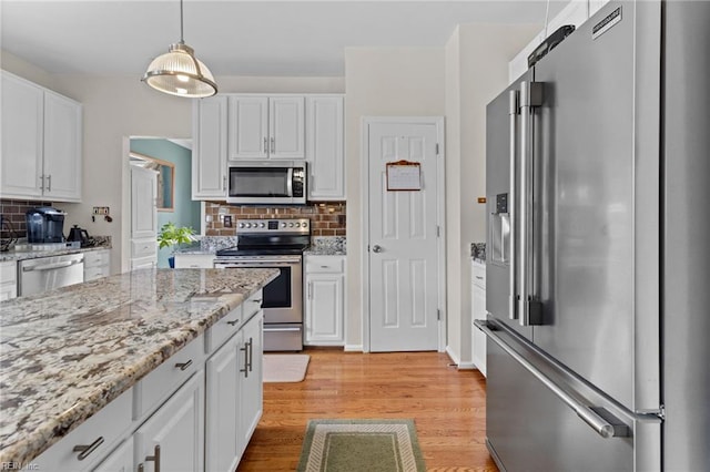 2000 Kelsey Bay Ct, Chesapeake, VA 23323 - kitchen with stainless steel appliances, decorative backsplash, white cabinetry, and light wood finished floors