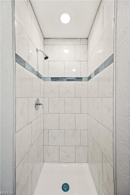 3720 Northwood Ct, Virginia Beach, VA 23452 - bathroom with tiled shower