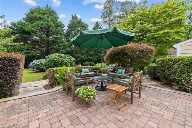 537 Cavalier Dr, Virginia Beach, VA 23451 - view of patio featuring an outdoor hangout area