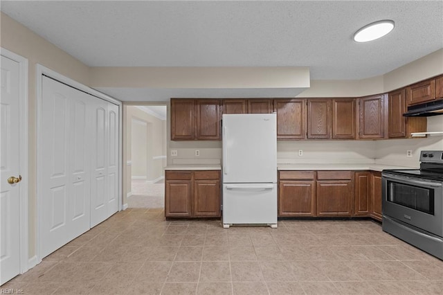 890 Brompton Ct, Newport News, VA 23608 - kitchen with freestanding refrigerator, electric stove, under cabinet range hood, light countertops, and light tile patterned flooring