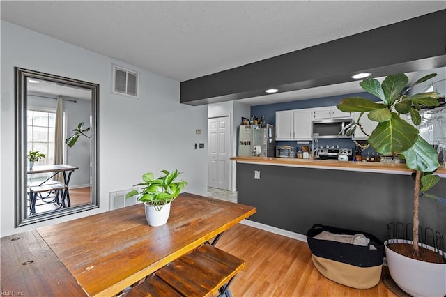 4592 Genoa Cir, Virginia Beach, VA 23462 - dining space featuring light wood-style floors and recessed lighting