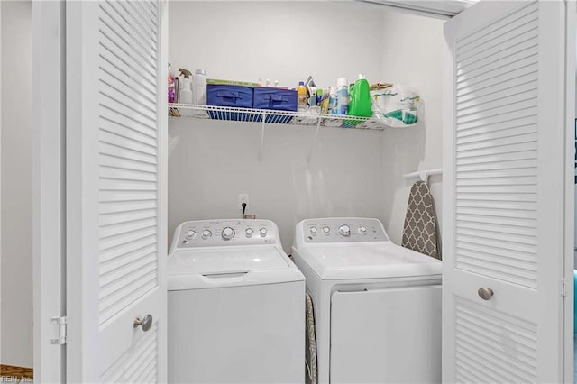 4321 Sconce, Williamsburg, VA 23188 - laundry room featuring washer and dryer