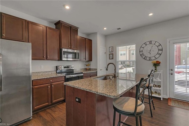 4321 Sconce, Williamsburg, VA 23188 - kitchen with stainless steel appliances, dark wood-style flooring, a kitchen island with sink, a kitchen breakfast bar, and recessed lighting