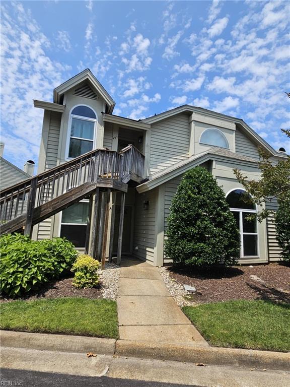 495 E Lake Cir, Chesapeake, VA 23322 - view of front facade with a balcony