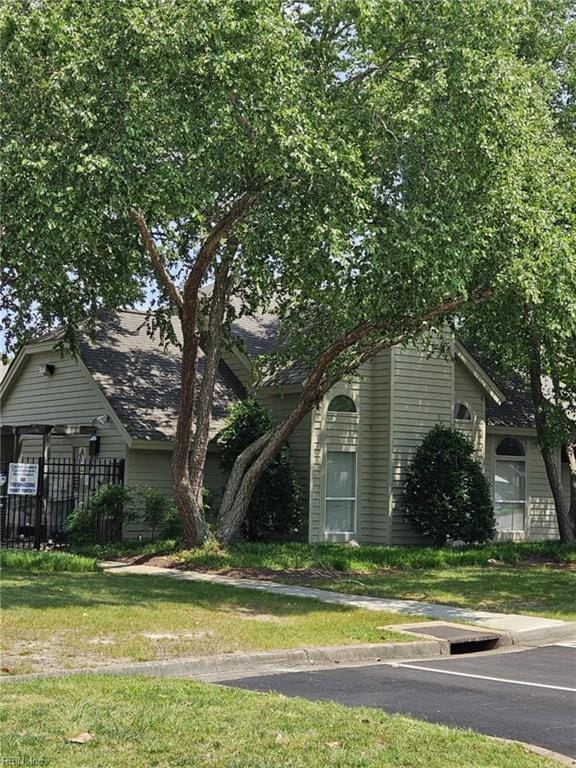 495 E Lake Cir, Chesapeake, VA 23322 - view of home's exterior