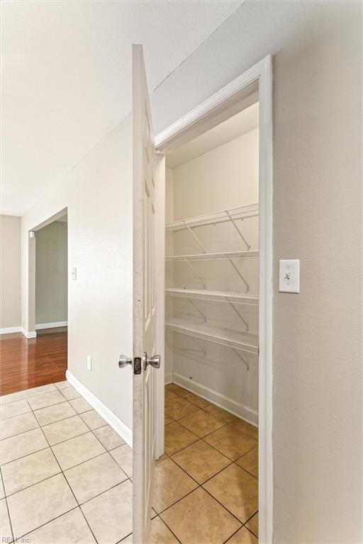 305 Roane Dr, Hampton, VA 23669 - view of pantry