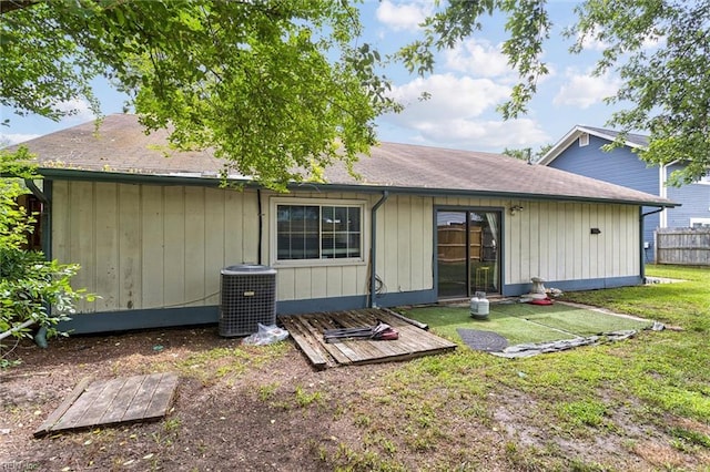 1408 Planting Ct, Virginia Beach, VA 23453 - back of house with a shingled roof