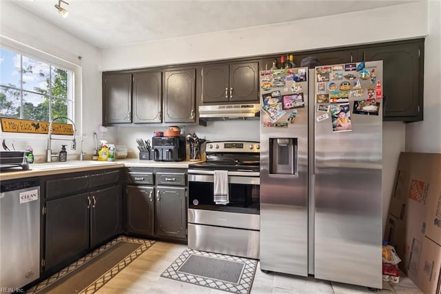 1408 Planting Ct, Virginia Beach, VA 23453 - kitchen with stainless steel appliances, under cabinet range hood, and light countertops