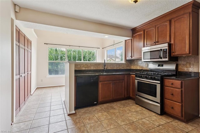 208 Sherbrooke Dr, Newport News, VA 23602 - kitchen featuring appliances with stainless steel finishes, plenty of natural light, decorative backsplash, and a textured ceiling