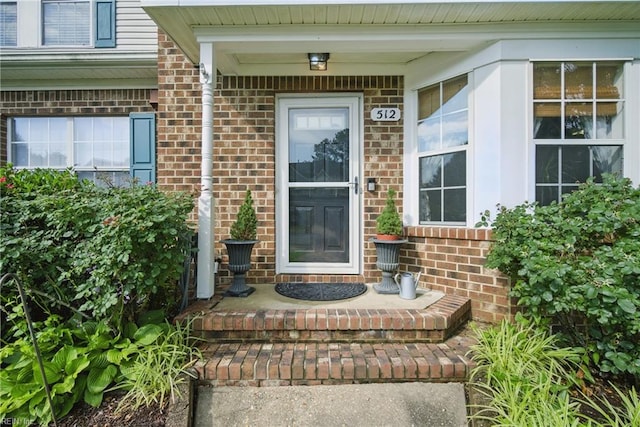 512 S Lake Cir, Chesapeake, VA 23322 - entrance to property with brick siding