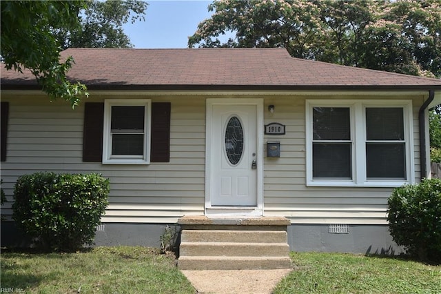 1910 N Lakeland Dr, Norfolk, VA 23518 - view of front of house with crawl space