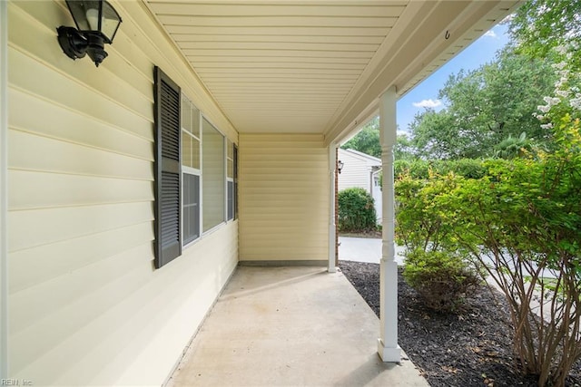 2001 Blackwell Ct, Virginia Beach, VA 23464 - view of covered porch