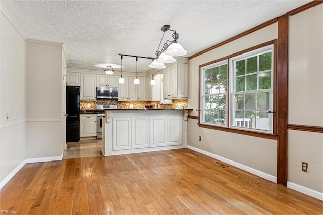 102 Canvasback Trl, Newport News, VA 23602 - kitchen featuring appliances with stainless steel finishes, a textured ceiling, backsplash, crown molding, and light wood-style floors