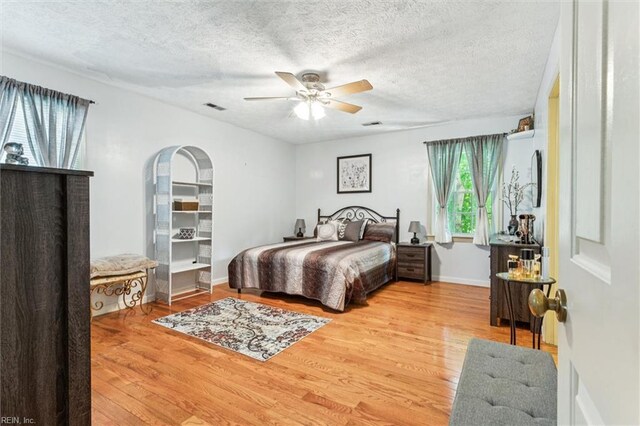 102 Canvasback Trl, Newport News, VA 23602 - bedroom featuring wood finished floors, a textured ceiling, and a ceiling fan