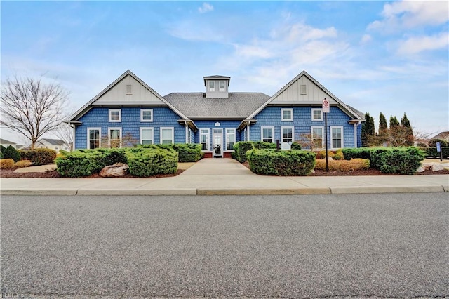 1928 Bexley Ln, Chesapeake, VA 23322 - view of front of house featuring board and batten siding