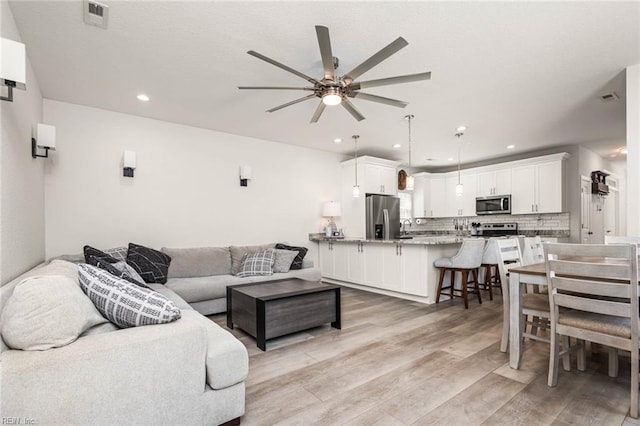 401 W 30th St, Norfolk, VA 23508 - living room featuring ceiling fan, light wood finished floors, and recessed lighting