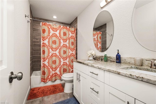 401 W 30th St, Norfolk, VA 23508 - full bath with double vanity and shower / bath combo