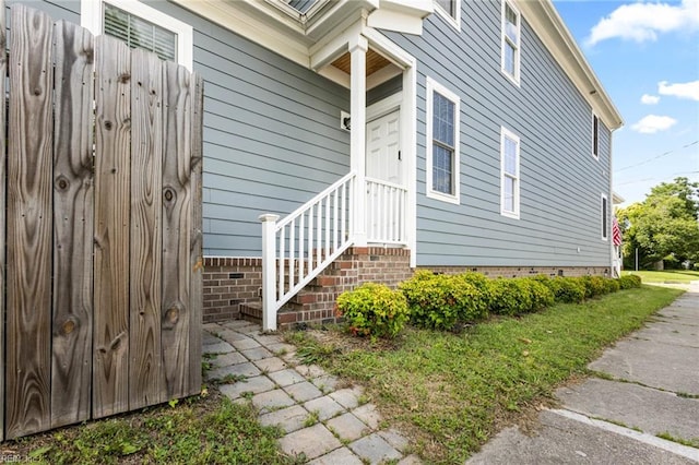 401 W 30th St, Norfolk, VA 23508 - entrance to property featuring crawl space