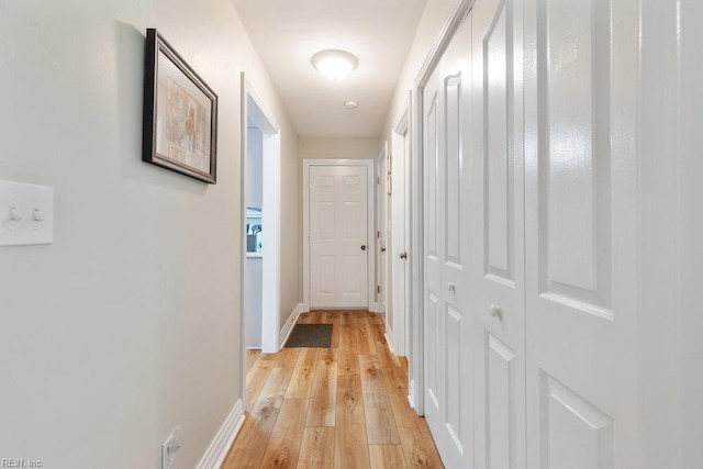 633 Aguila Dr, Chesapeake, VA 23322 - hall featuring light wood-style flooring and baseboards