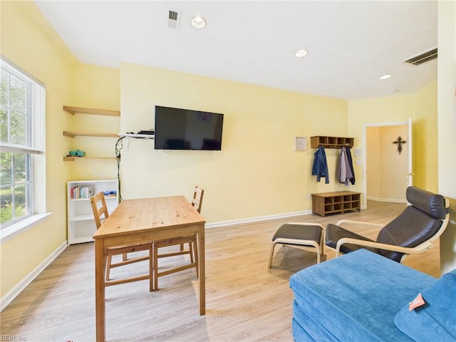 2909 Drum Point Cres, Chesapeake, VA 23321 - living area featuring light wood-style floors and recessed lighting