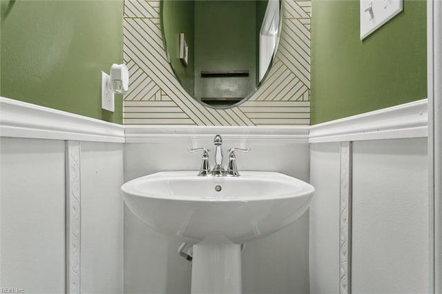 112 Mccormick Pl, Williamsburg, VA 23185 - bathroom featuring a sink