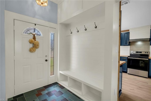 3 Maume Cir, Hampton, VA 23666 - view of mudroom