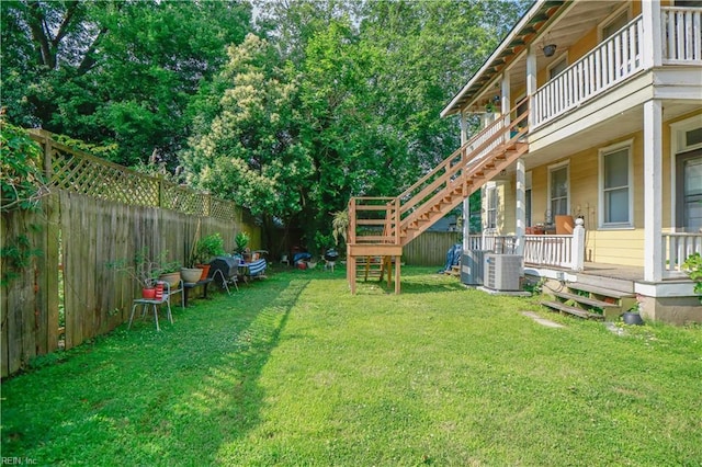 1439 Moultrie Ave, Norfolk, VA 23509 - fenced backyard with stairway