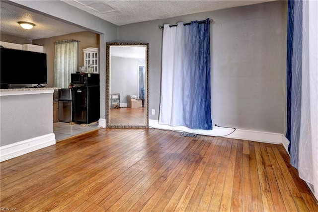 387 Sampson Ave, Hampton, VA 23661 - living room featuring light wood finished floors and a textured ceiling