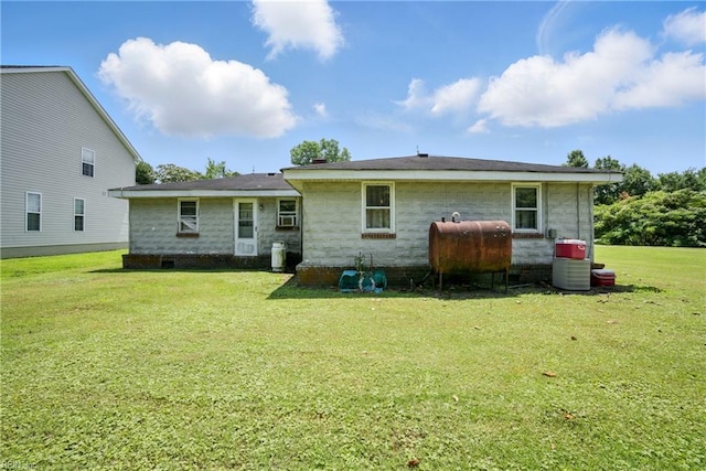 1816 Long Ridge Rd, Chesapeake, VA 23323 - rear view of property featuring oil tank and a yard