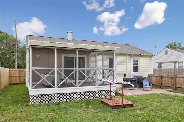 27 Aspenwood Dr, Hampton, VA 23666 - back of property featuring a sunroom, a fenced backyard, and roof with shingles