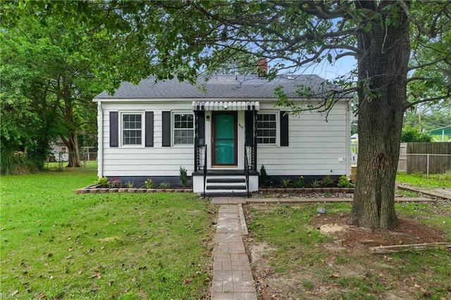 615 Hilton Blvd, Newport News, VA 23605 - bungalow featuring entry steps and a chimney